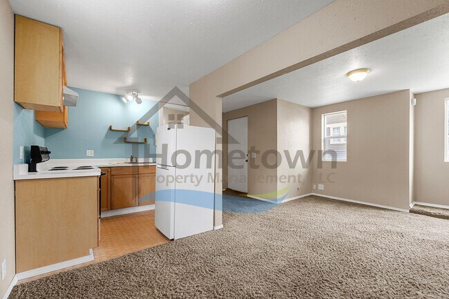 Building Photo - 1 Bedroom Cottage with Off-Street Parking Available in Midtown Coeur d'Alene!
