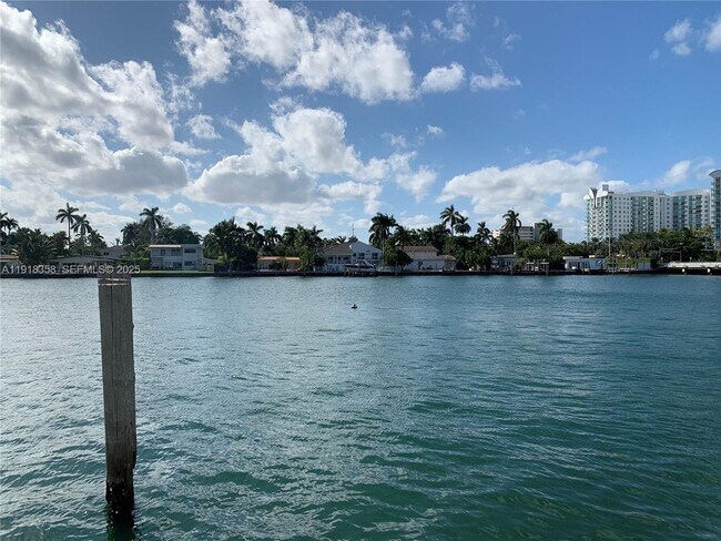 Building Photo - 1455 N Treasure Dr