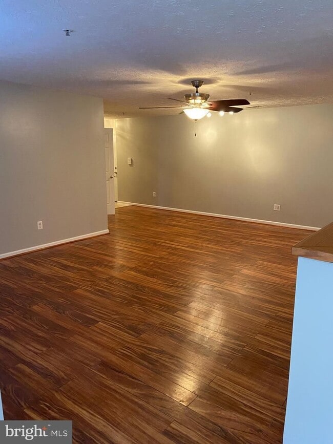 Building Photo - Ground Level Condo in Piney Orchard