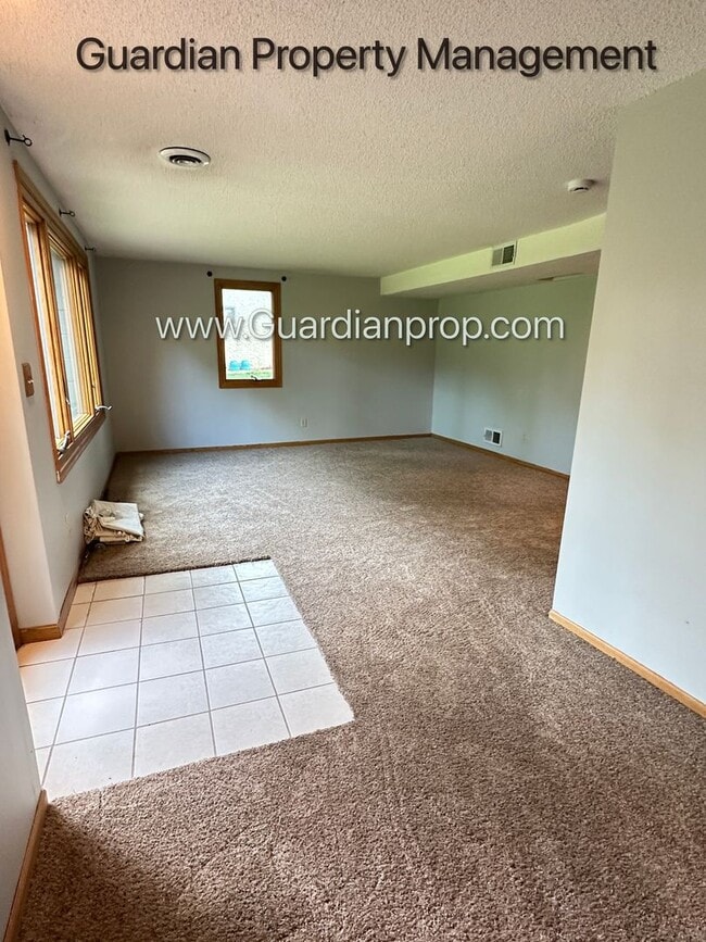 Building Photo - South West Bloomington Single Family Home,...