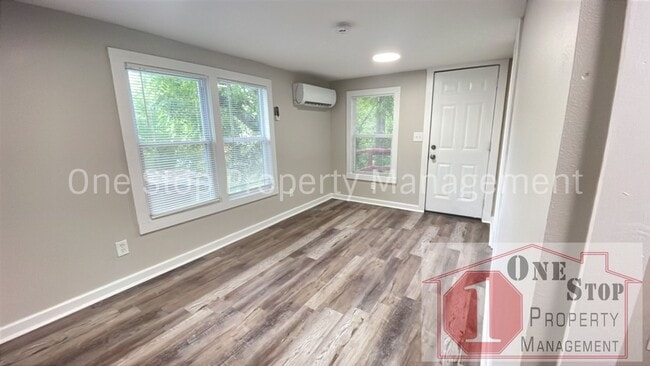 Building Photo - Beautiful 2 Bedroom 1 Bathroom Home in Ind...