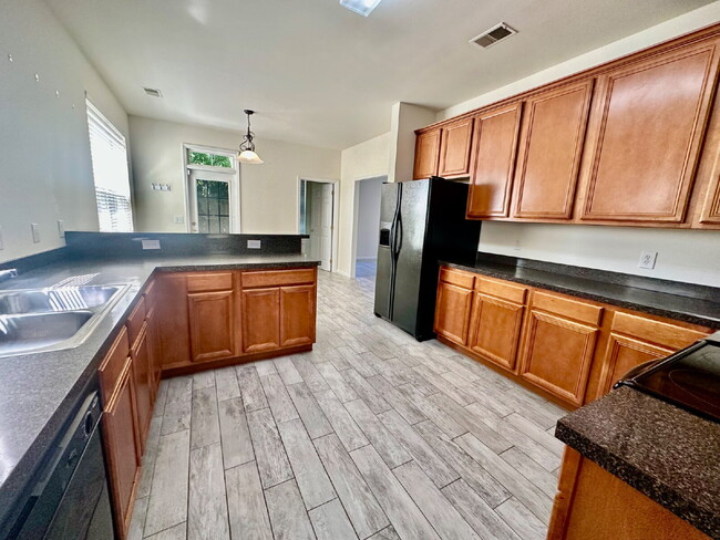 Building Photo - Bluffton Park Home Across from the Park wi...