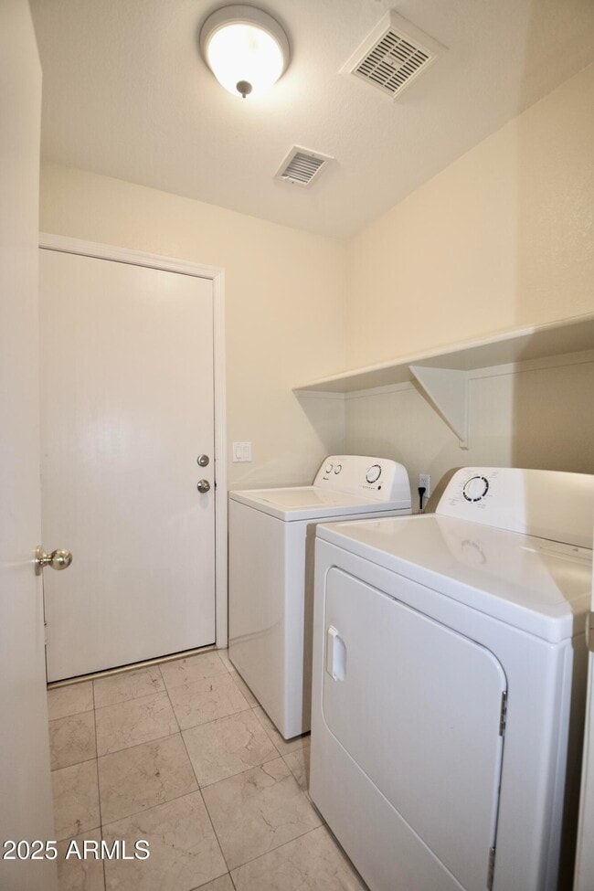 Building Photo - 4643 E Goldfinch Gate Ln