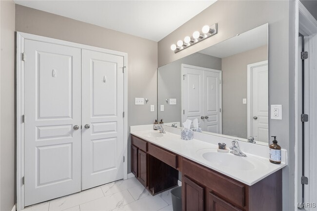 Building Photo - 422 Parkgate Dr