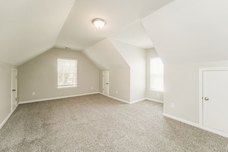 Building Photo - 17300 Hampton Trace Rd