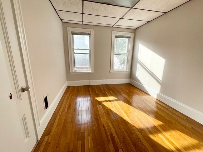 Building Photo - 26-28-28 Harbor View St