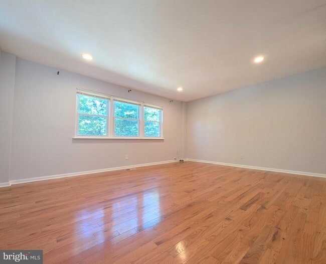 Building Photo - 3525 Nottingham Ln
