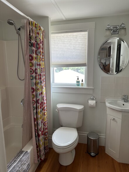 Main Bathroom with shower over the tub - 4 Bayview Sq