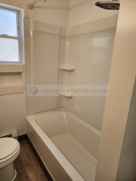 Updated tub and shower surround 3 years old - 749 Roberts Ct