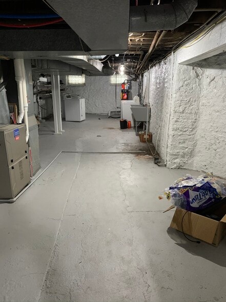 Basement w/ coin Laundry - 2429 W Clifton Ave