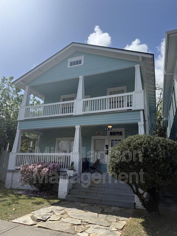 Building Photo - 607 W 44th St