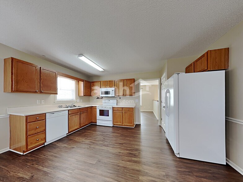 Building Photo - 5525 Bridgegate Dr