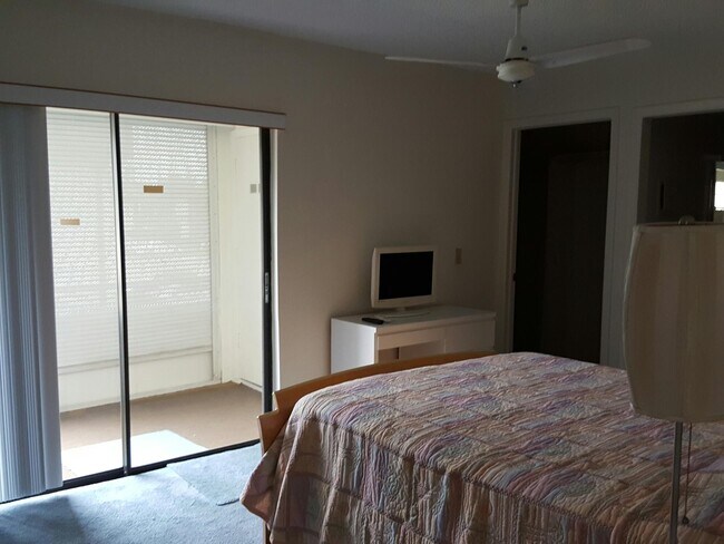 Building Photo - 83 Capri B