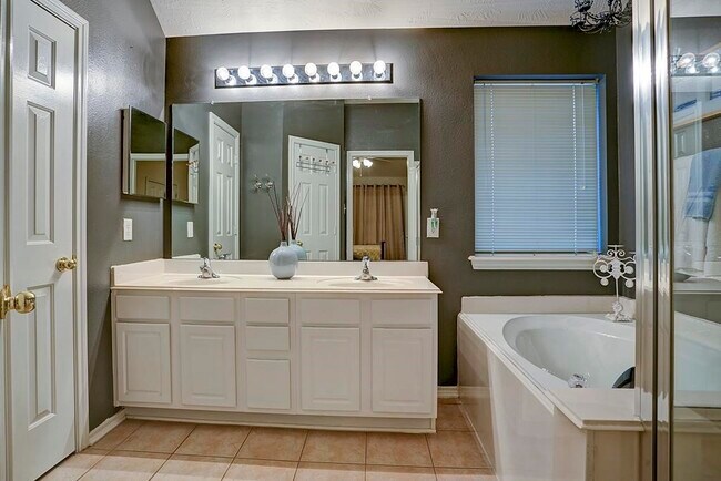 Building Photo - 5508 Lilywood Ln