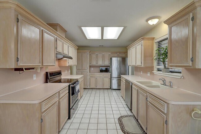 Building Photo - 4321 Holly Ridge Dr