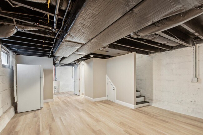 Building Photo - 327 E 10th Ave