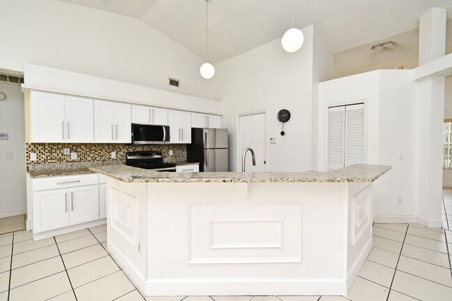 Building Photo - 1,850 Sq Ft 3-Bed, 2-Bath Orlando Home – L...