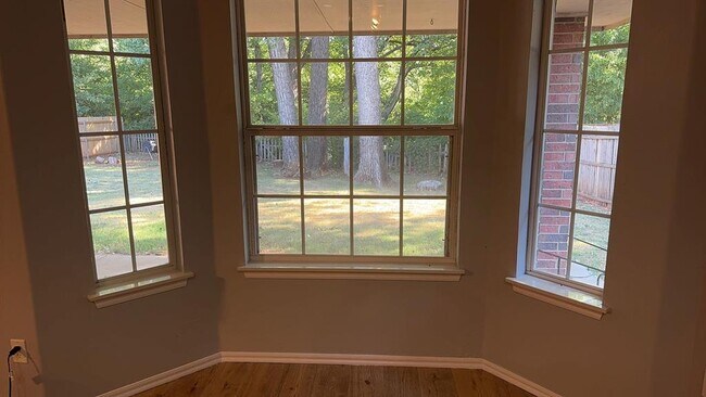 Building Photo - 856 Shady Creek Ln