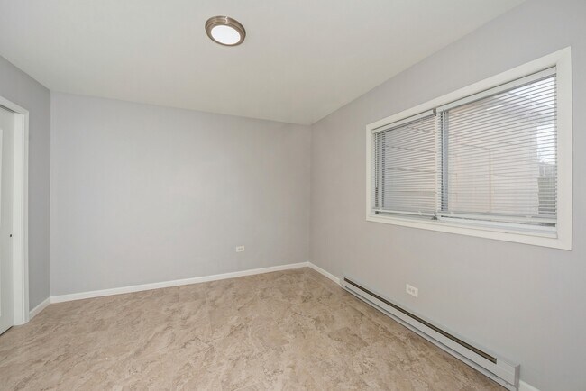 Building Photo - 4702 S Avers Ave