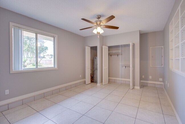 Building Photo - 4023 E Orange Ave
