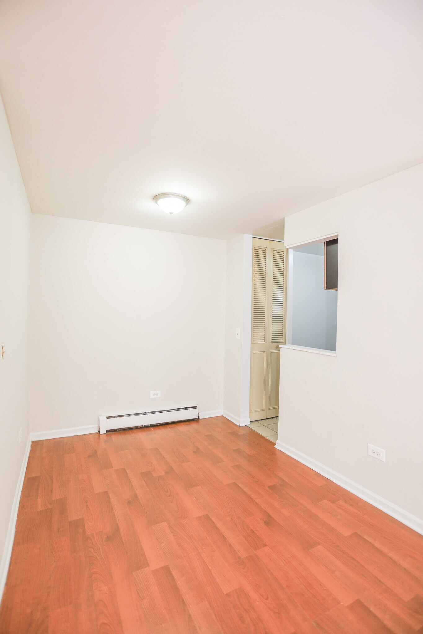 Building Photo - 1064 W Catalpa Ave