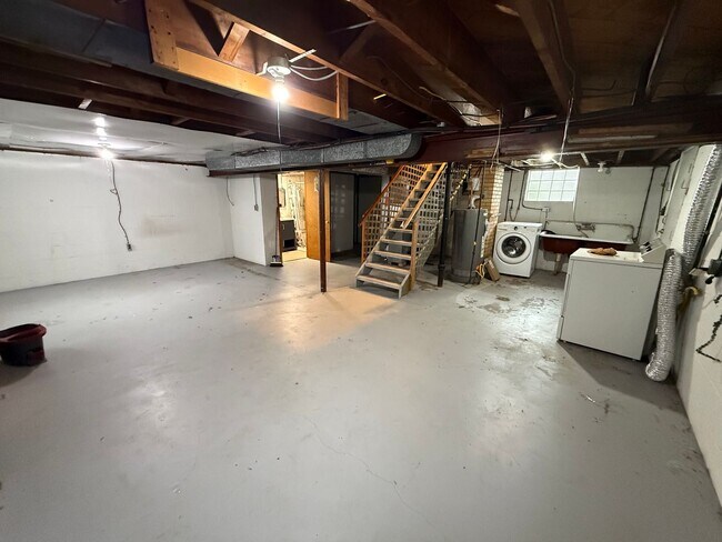Building Photo - 509 Oak St