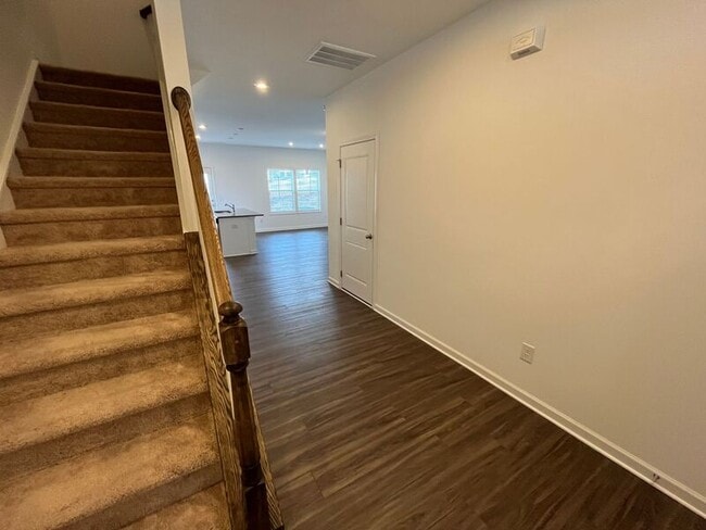 Building Photo - 805 Star Rdg Dr