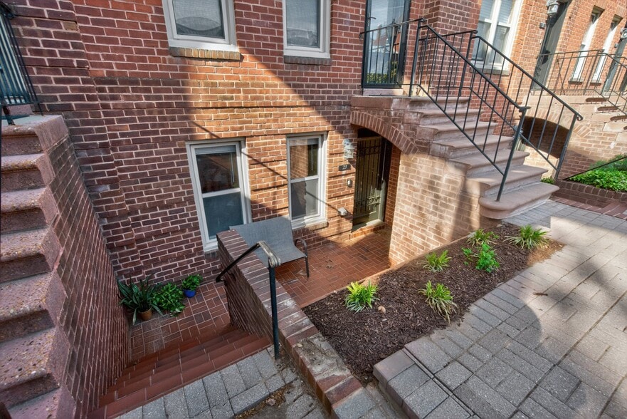 Building Photo - 29 14th St NE