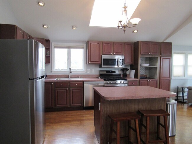 Building Photo - 9 Saltworks Ln