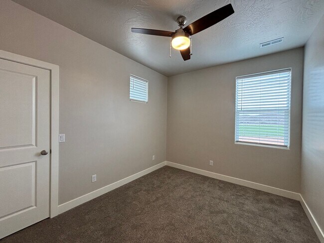 Building Photo - BRAND NEW TOWNHOME FOR RENT!