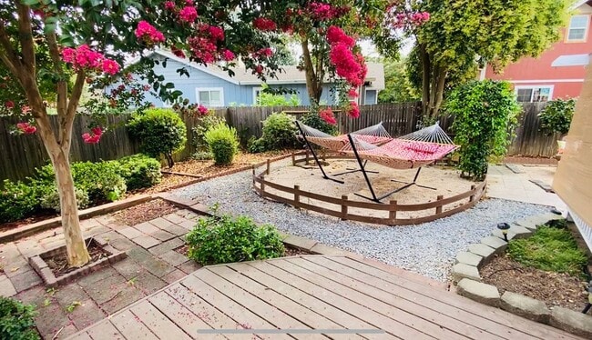 Building Photo - 287 Springcreek Dr