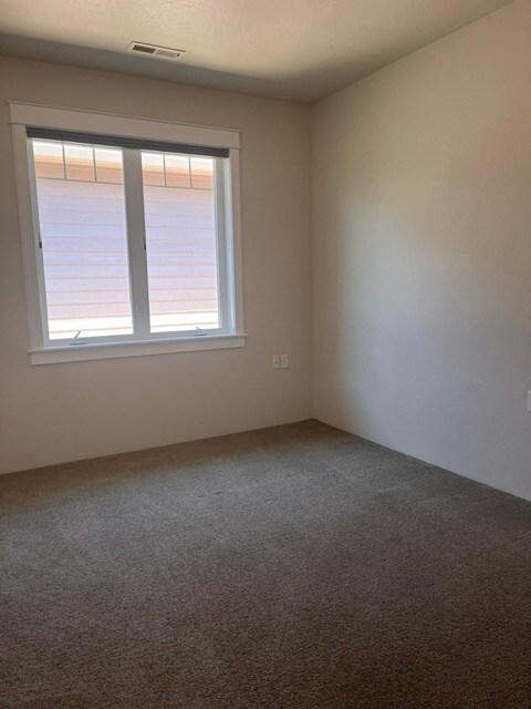 bedroom 2 - 1133 Boulder Ridge St