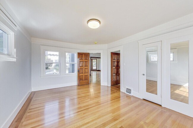 Building Photo - Introducing the Perfect Blend of Elegance and Comfort in San Francisco's Westwood Highlands!
