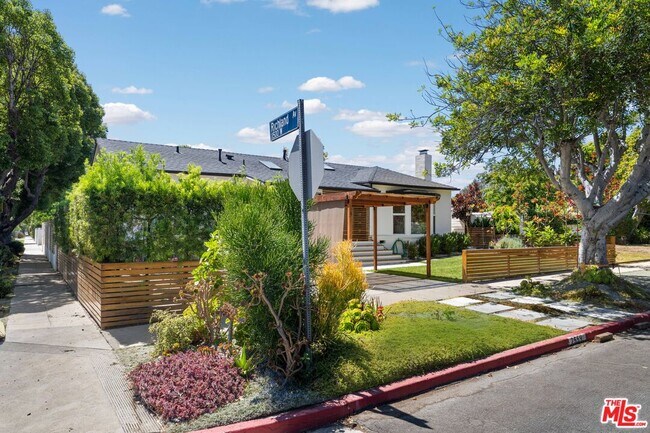 Building Photo - 2559 Colby Ave