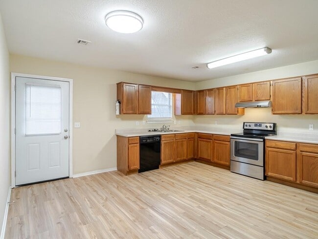 Building Photo - 13 Holly Dr