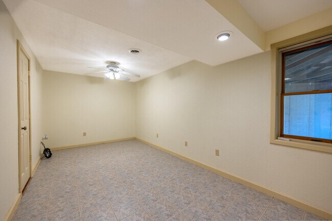 Building Photo - 214 Green Ave