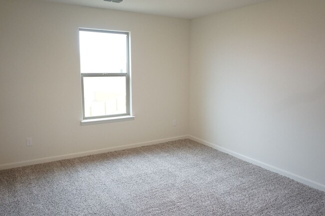 Building Photo - Modern 4 Bedroom Home in Windmill Farms with Community Pools and Trails