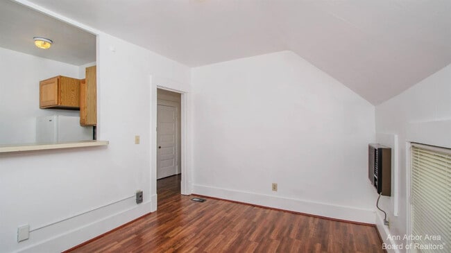 Building Photo - 610 S Ashley St