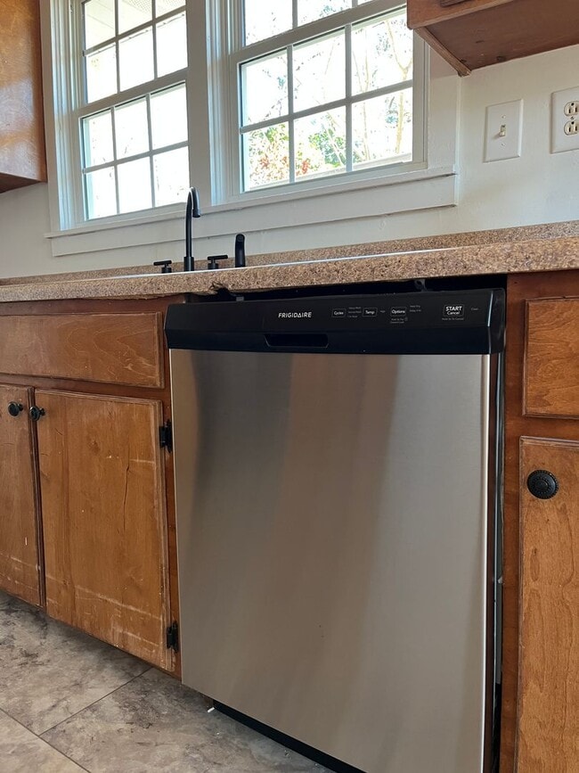 Building Photo - 209 Lincoln Ave