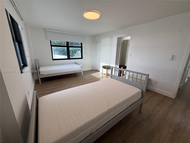 Building Photo - 4301 Collins Ave