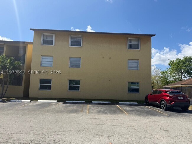 Building Photo - 15470 SW 82nd Ln