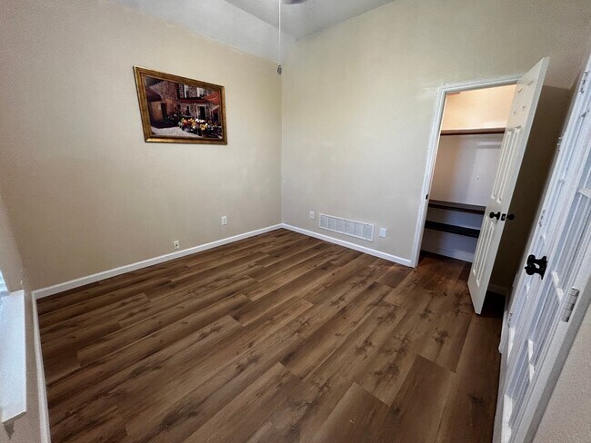 Building Photo - 304 Sparrow Hawk Dr