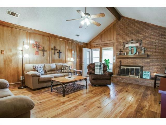 Building Photo - 609 Willow Way
