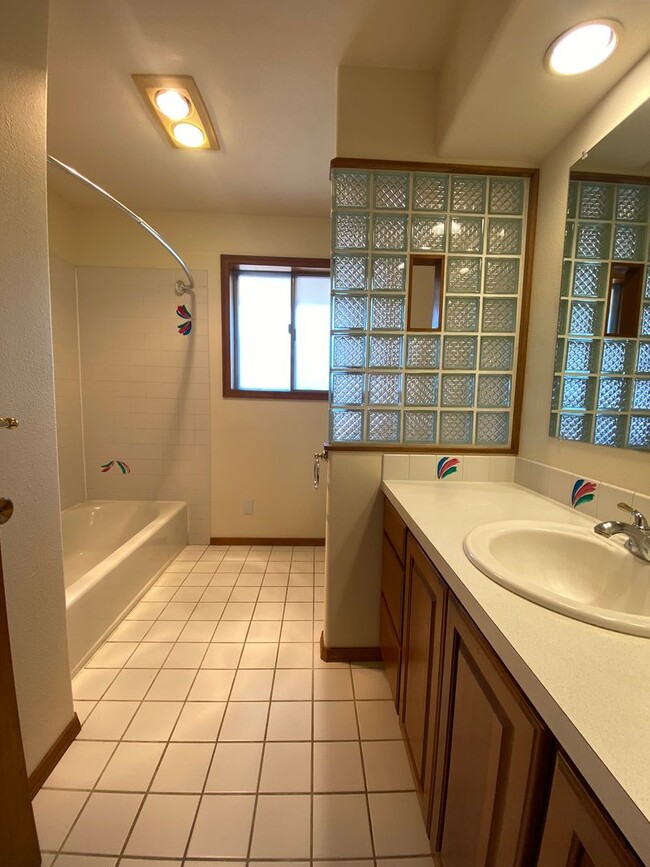 Building Photo - 2 Bedroom | 1 Bathroom Home in The Dalles, OR