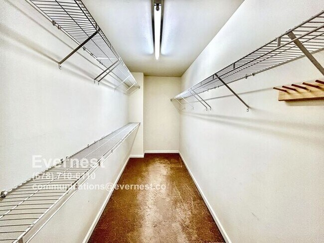 Building Photo - Comfortable 3-Bedroom Home with Prime Loca...