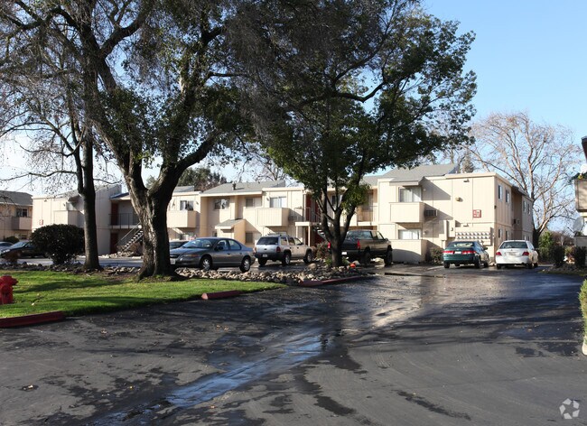 Building Photo - Parkwood Apartments