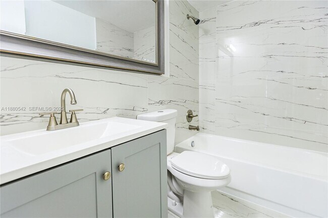 Building Photo - 365 NE 125th St