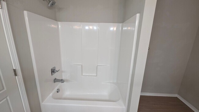 Building Photo - Great newer 3 bed 2 bath duplex.