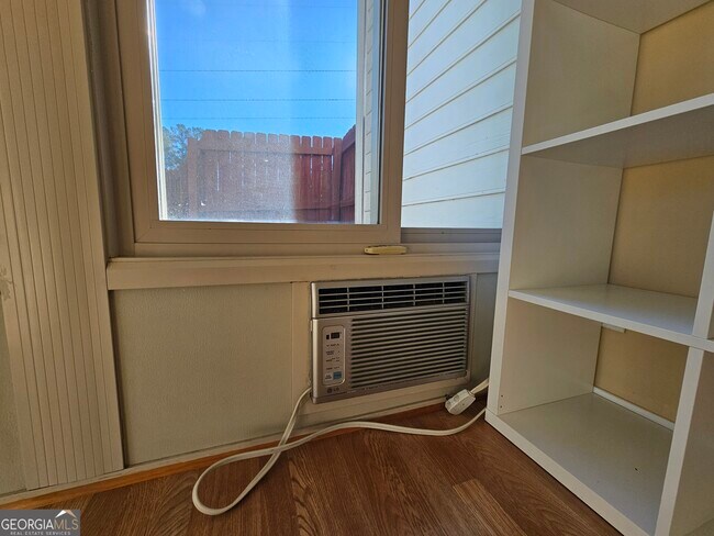 Building Photo - 611 Lora Smith Rd