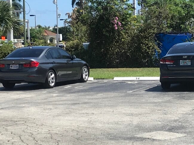 Building Photo - 2309 S Federal Hwy